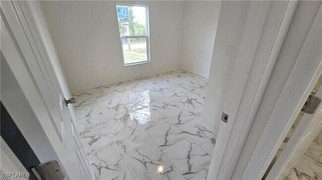Building Photo - 612 Kleinart Dr