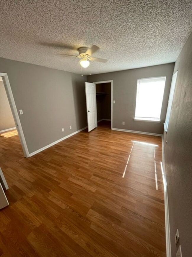 Building Photo - First Floor 1 Bedroom Condo In Orlando Area!