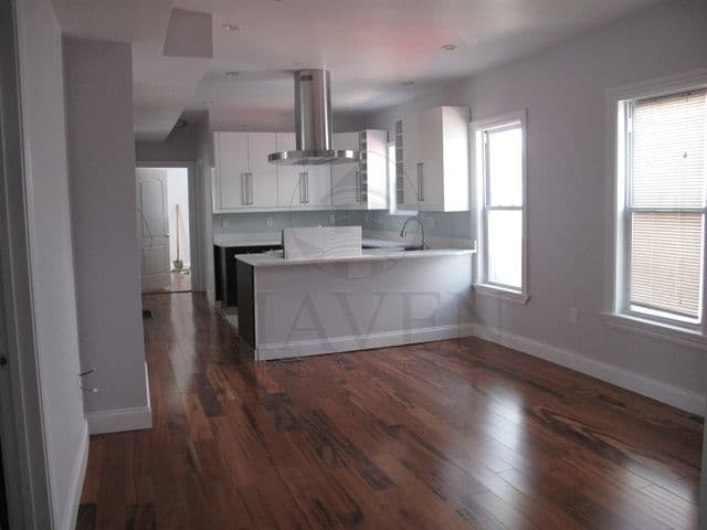 Primary Photo - 40 Orchard St