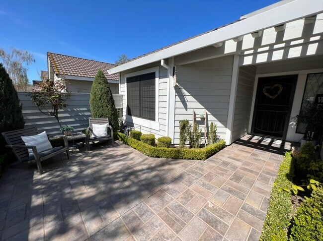 Foto del edificio - 3 bedroom in desirable Regency Park!