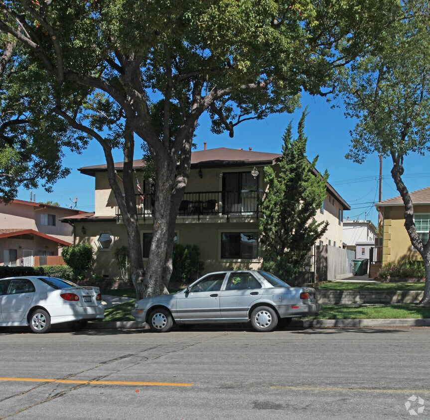Building Photo - 727 E Angeleno Ave