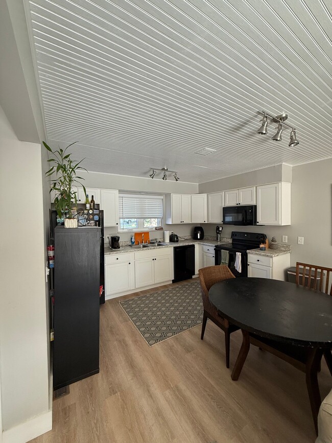 Building Photo - 6386 Wolcott Ct