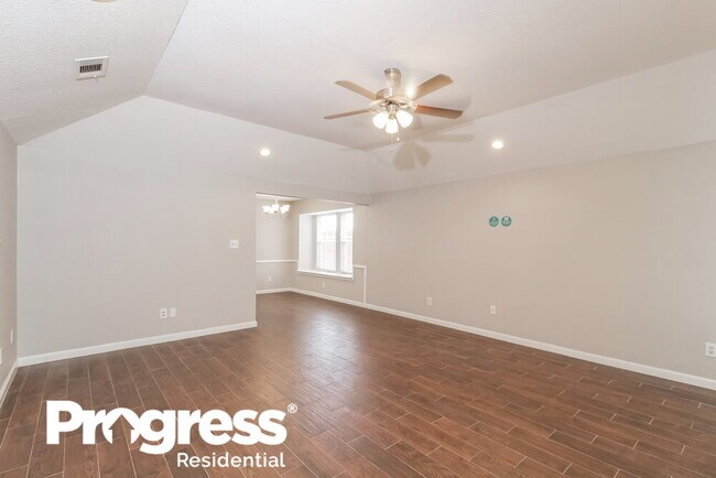 Building Photo - 2601 Valley View Dr