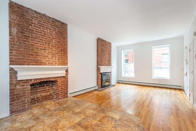 Building Photo - 208 3rd St