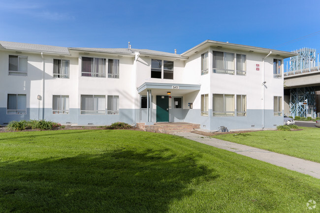 Foto del edificio - La Brea Apartments