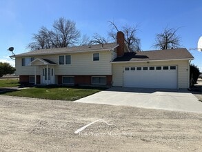 Building Photo - 15049 Lake Ave