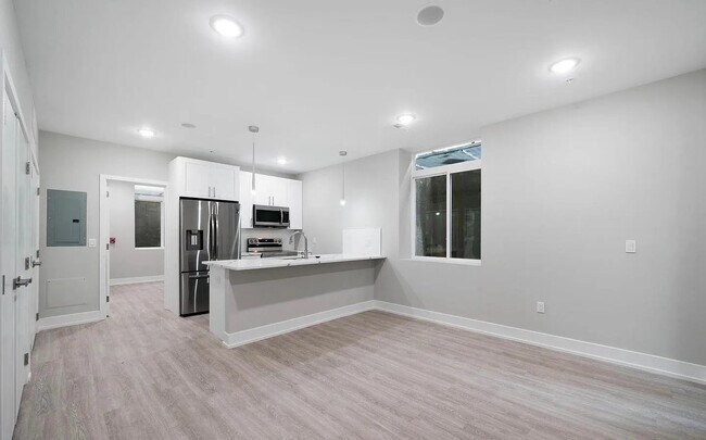 Building Photo - 649 N 35th St
