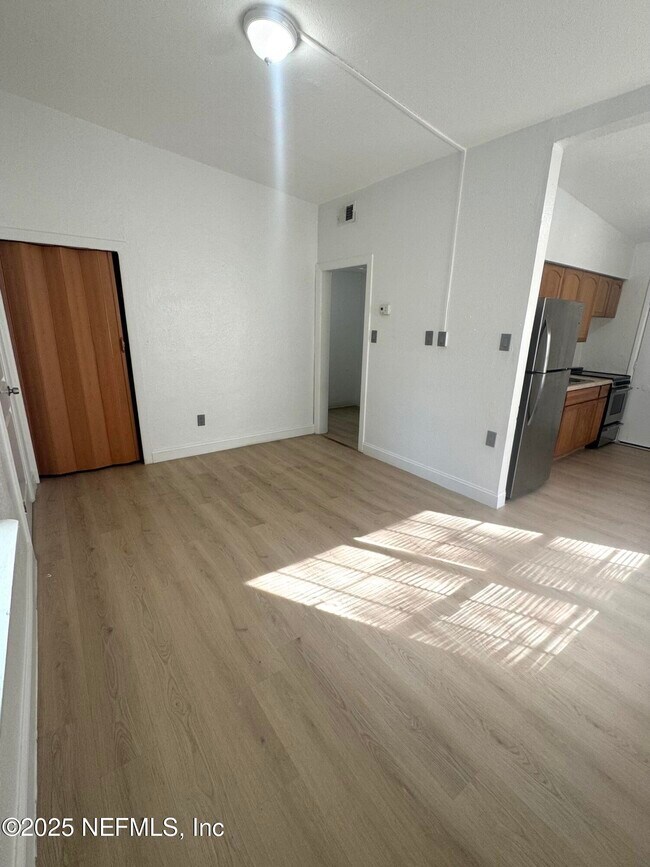 Foto del edificio - 2584 Wisteria St