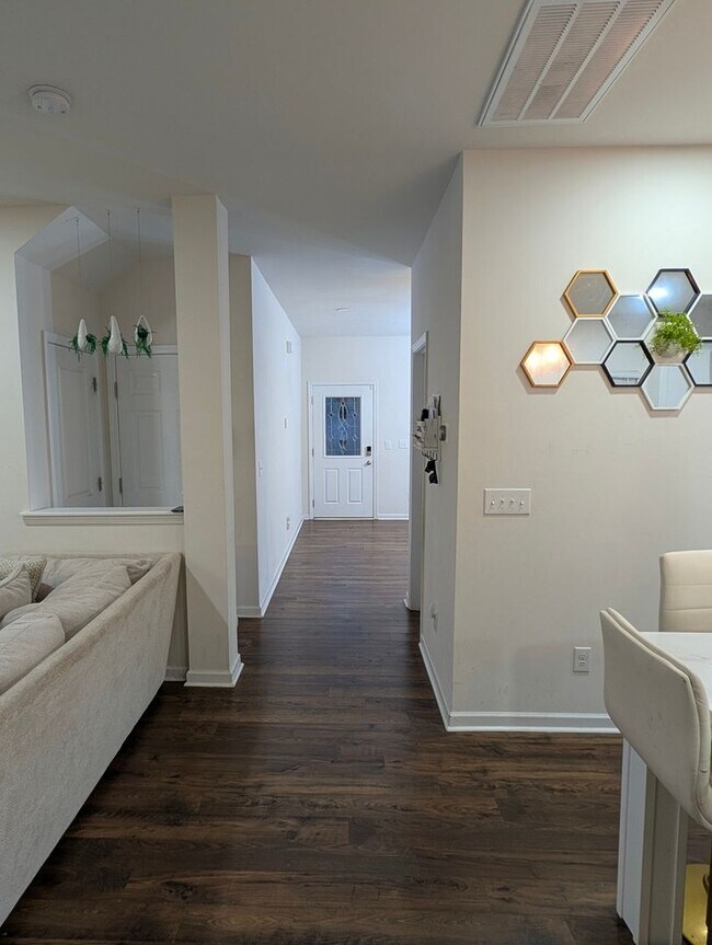 Foto del edificio - 5013 Jamie Sloop Ln