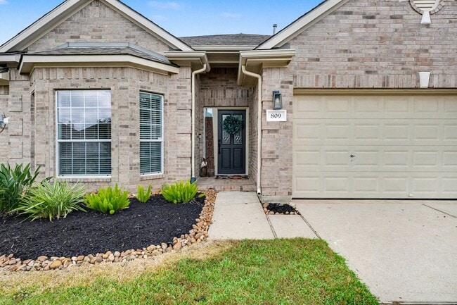 Building Photo - 809 Hallmark Oak St