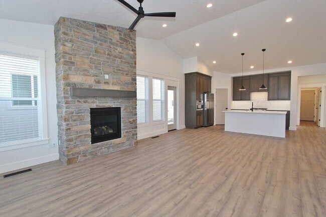 Building Photo - Immaculate Single-Level Patio Home