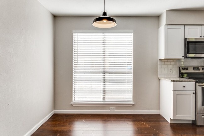 Foto del edificio - Creekside Condominumums