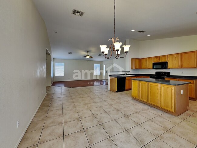 Building Photo - 15905 W Saguaro Ln