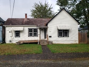 Building Photo - 1209 G St