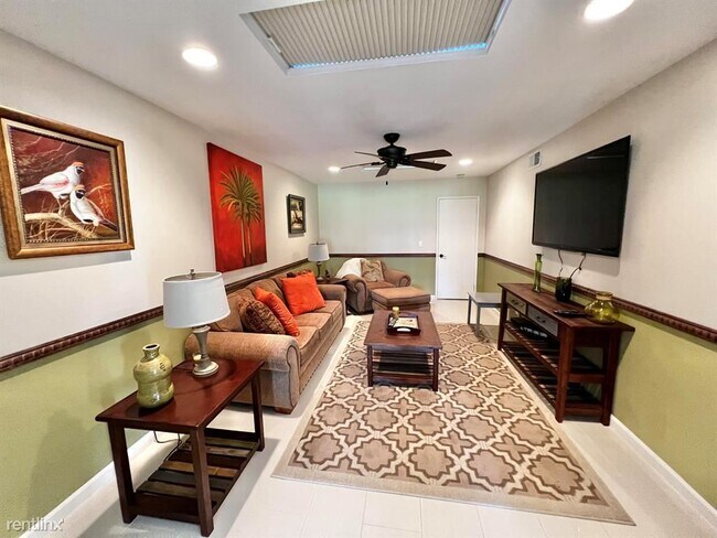 Foto del edificio - 3 br, 1.5 bath Condo - 57 Torremolinos Dr