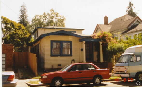 Building Photo - 2529 Dana St