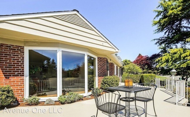 Building Photo - 2 br, 2 bath House - 1526 Magnolia Blvd. West
