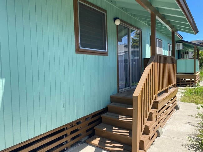 Building Photo - Three Bedroom Home