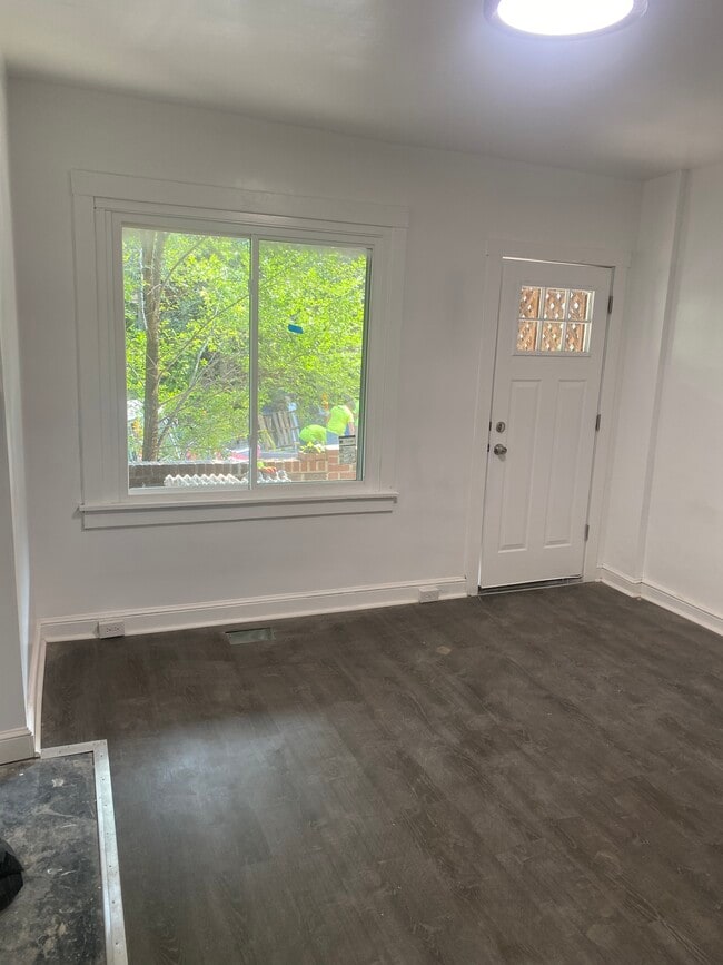 Building Photo - 156 Chesterfield Rd