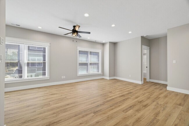 Foto del edificio - 1124 N College Ave