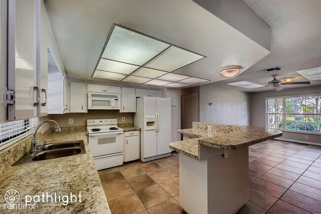 Foto del edificio - 4 br, 2 bath House - 1106 Ermine Avenue UNIT