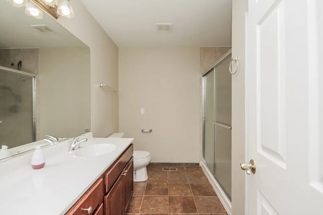 Building Photo - 1942 Royal Ln