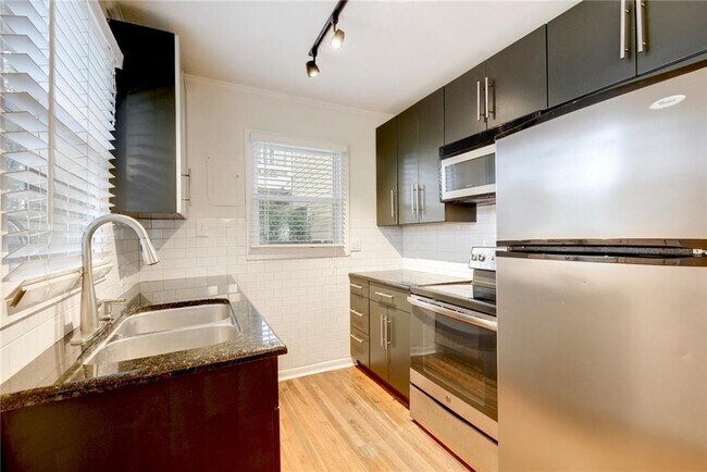 Foto del edificio - 1110 W 22nd St
