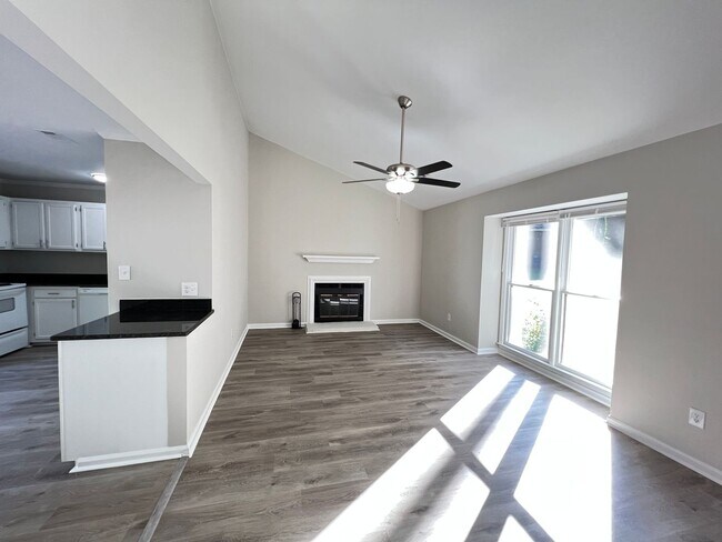 Foto del edificio - Charming 2 Bed 2 Bath QuadPlex