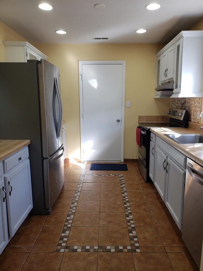 Building Photo - 1833 Slalom Dr