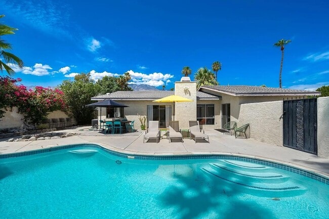 Building Photo - 864 S Mountain View Dr