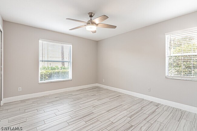 Foto del edificio - 1392 Churchill Cir