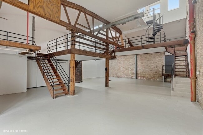 Building Photo - 606 W 18th St