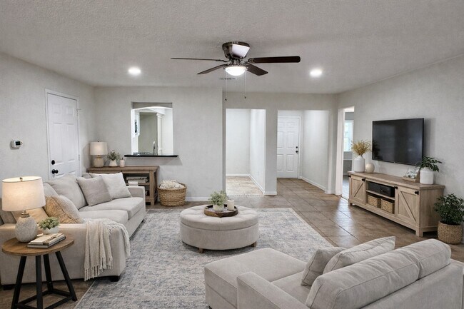 Building Photo - 2301 N Thompson St