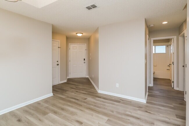 Foto del edificio - 2978 Centerwood Dr N