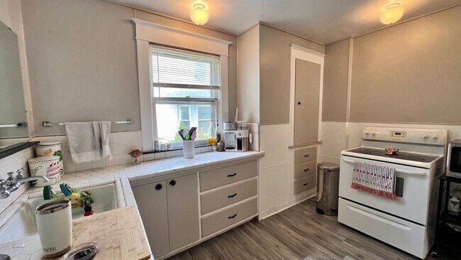 Foto del edificio - 531 Glenwood Ave SE