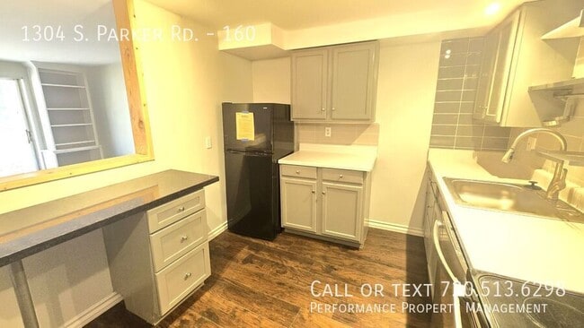 Foto del edificio - 1304 S Parker Rd