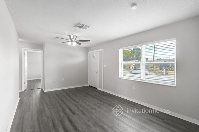 Foto del edificio - 8149 Monarch Dr
