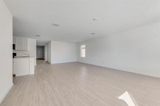 Building Photo - 915 Ponderosa Ln