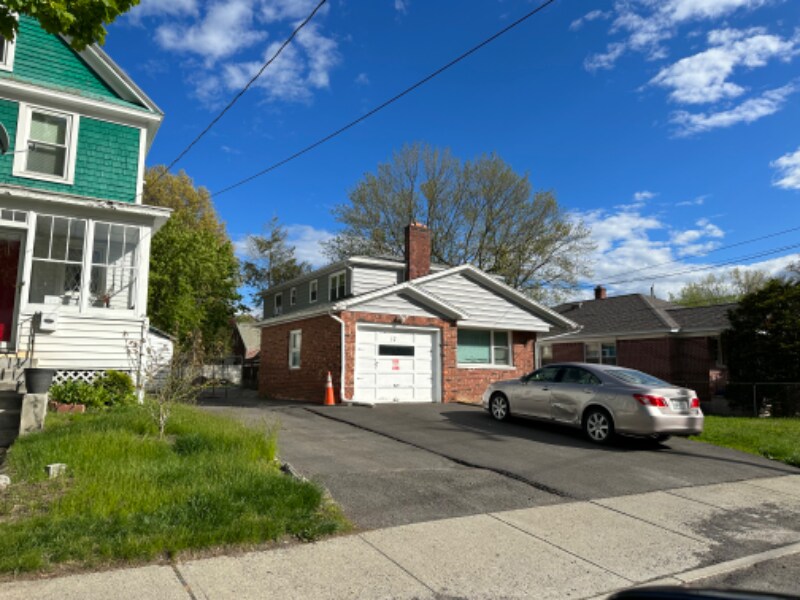 17 Russell Rd, Albany, NY 12203 Room for Rent in Albany, NY
