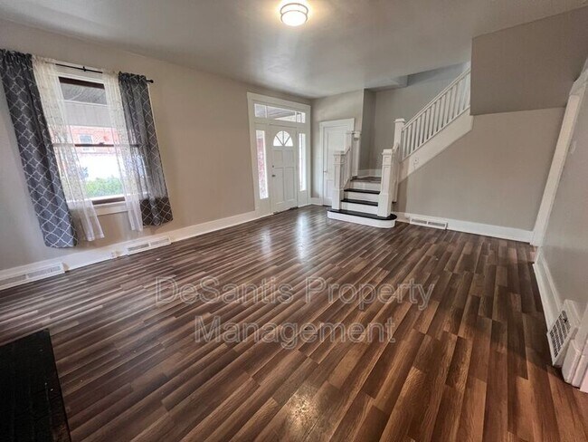 Building Photo - 404 Crescent Ave