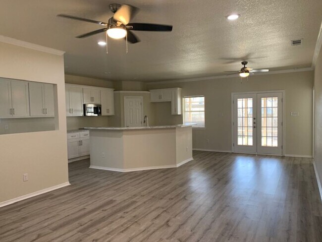 Foto del edificio - Coming soon! 3 Bedroom, 2 Full Bath Home in Benbrook.