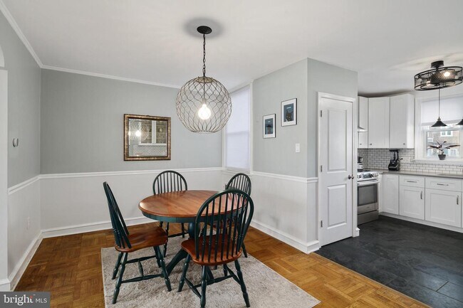 Building Photo - 5945 Jannette St