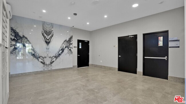 Foto del edificio - 846 S Mariposa Ave