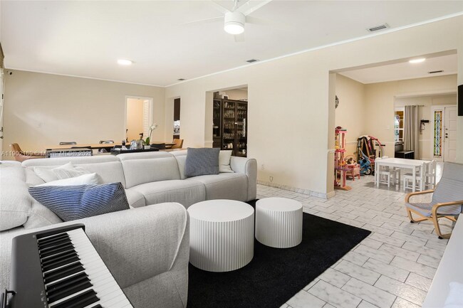 Foto del edificio - 600 SW 25th Rd