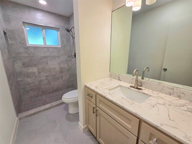 Foto del edificio - 6414 Granite St