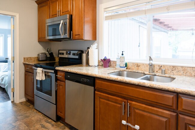 Building Photo - Spacious 3-Bedroom Home for Rent in Renton