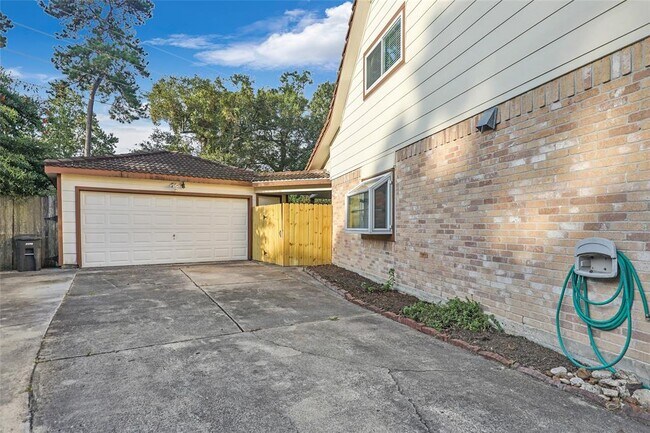 Building Photo - 3510 Hill Springs Dr