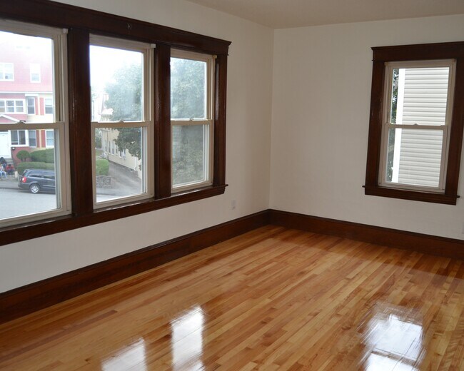 Building Photo - 16 Montrose St