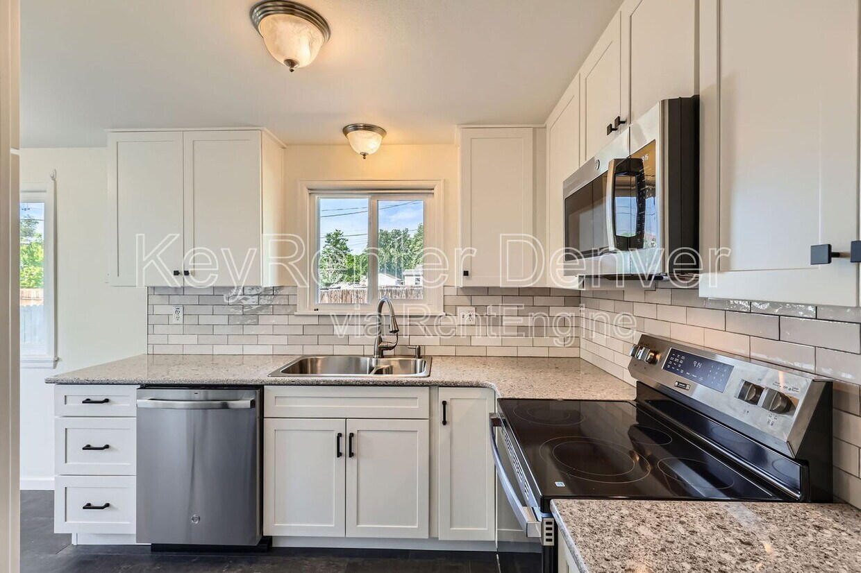 Foto principal - 2425 Benton St