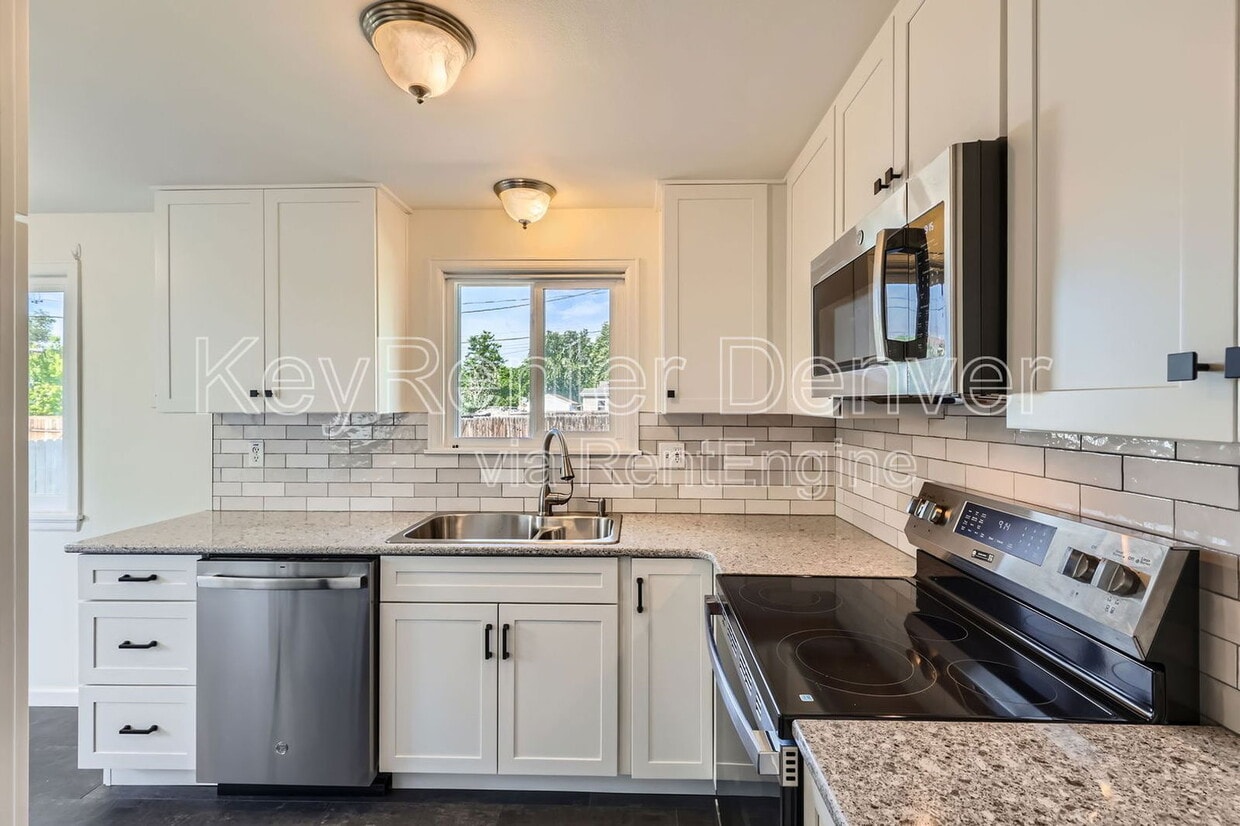Photo - 2425 Benton St